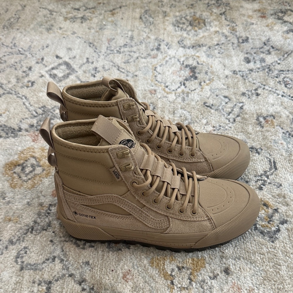 NWOT Vans Men’s MTE High-Top Sneakers
